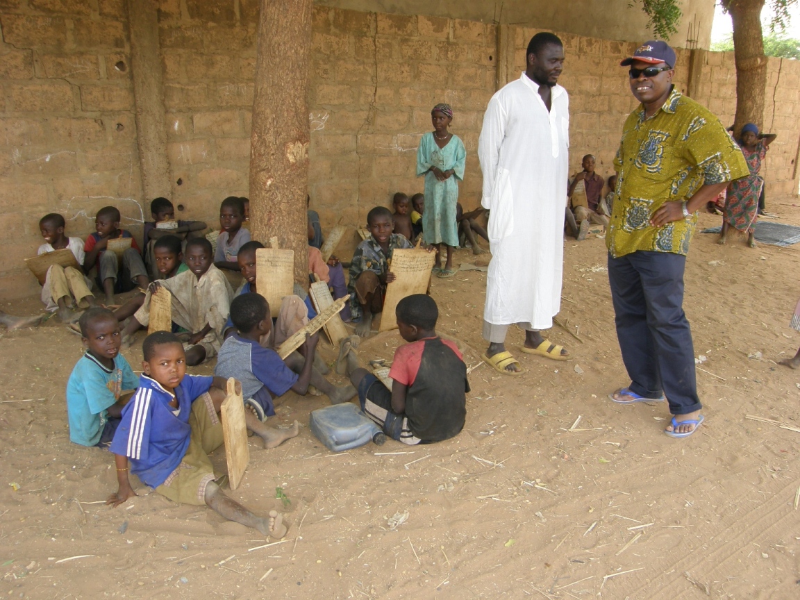 P. D.Nyembo -à droite- à Birnin Konni (Niger) Ecole coranique