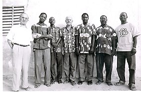 Joannès et un groupe de Missionnaires d'Afrique